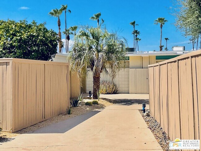 Building Photo - 1111 E Palm Canyon Dr