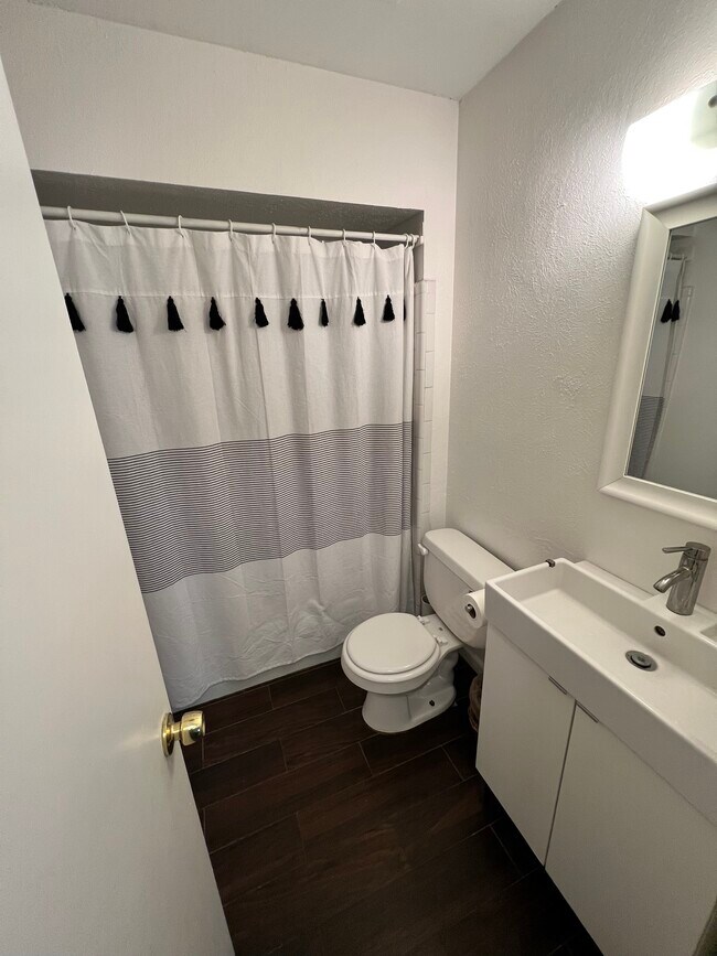 Building Photo - 110 Hastings Ct