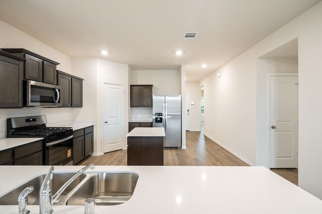 Building Photo - 1324 Stuarts Frst Dr