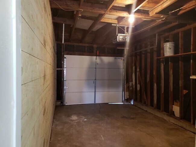 Building Photo - 3270 Willowood Dr
