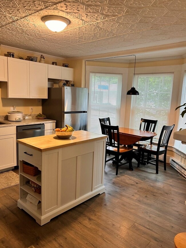 Building Photo - 565 White Mountain Hwy