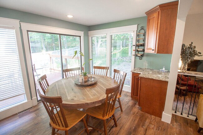 Building Photo - 3104 Oak Lawn Dr