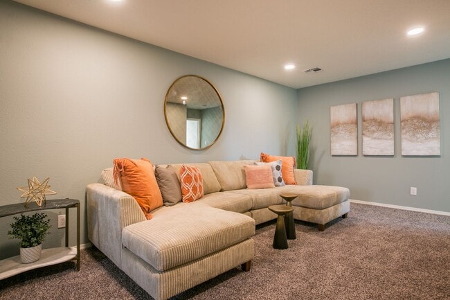 Building Photo - North Valley Townhome