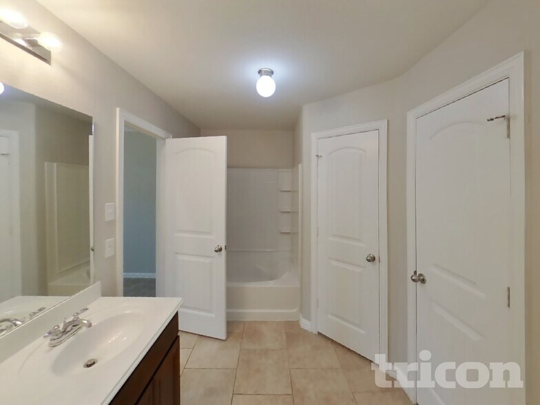 Building Photo - 429 Park Meadows Dr