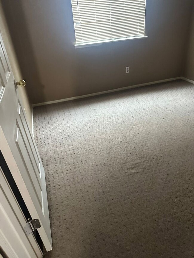 Building Photo - 3bd 2bth in a peaceful neighborhood. Freshly painted! Move in ready. Apply now!!