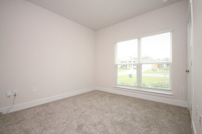 Building Photo - Don’t Miss This 4BR Avalon Home — Modern Interior, Open Floor Plan & Access to Pool, Volleyball &...