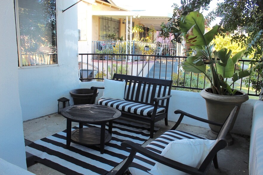 Building Photo - 323 N Vendome St