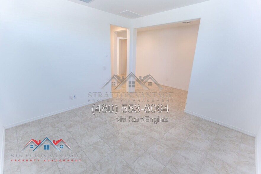 Building Photo - 10839 S 52nd Dr