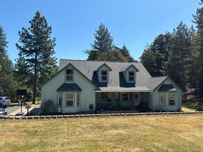 Building Photo - Custom Home With Shop!