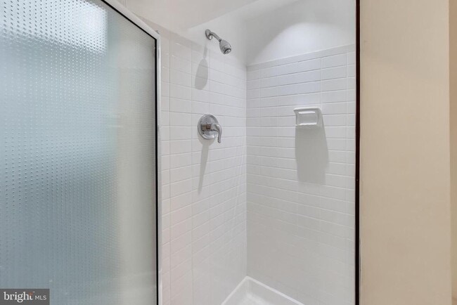 Building Photo - 16 Orchard Dr