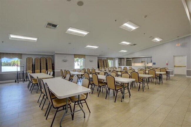 Building Photo - 4010 Swansea Crescent