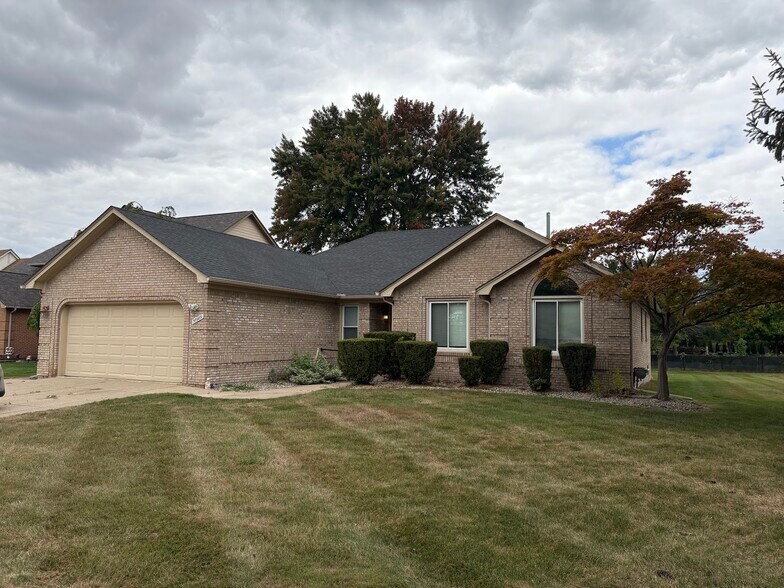 Primary Photo - 50989 Middle River Dr