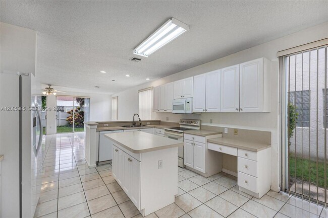 Building Photo - 2138 Chagall Cir