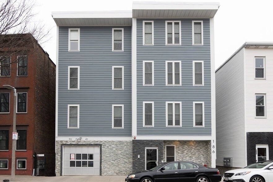 Primary Photo - 188 Paris St