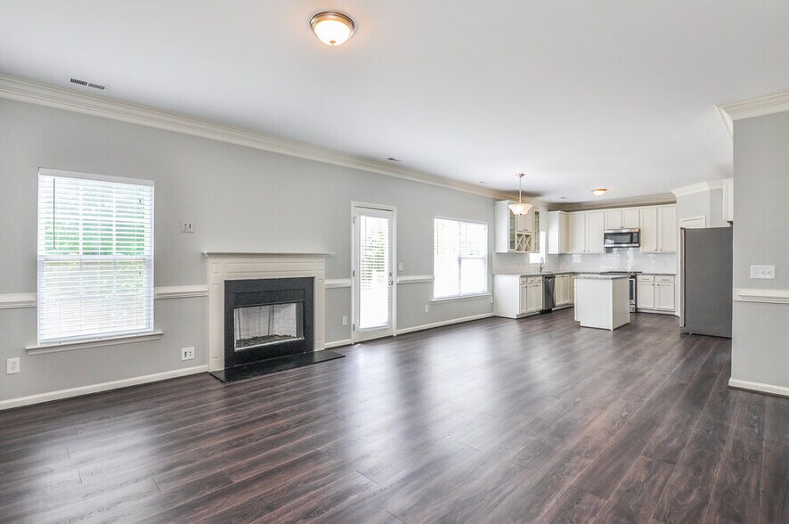 Building Photo - 401 Pyracantha Dr