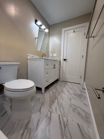 private full size bathroom view - 218 Elizabeth Ave