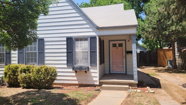 Building Photo - PRE -LEASING FOR AUGUST 1ST! Great College Rental! Beautiful Home Near Tech Campus!!