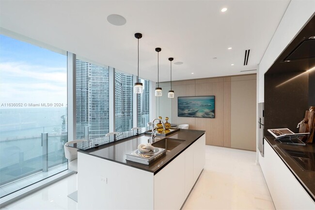 Building Photo - 300 Biscayne Blvd Way