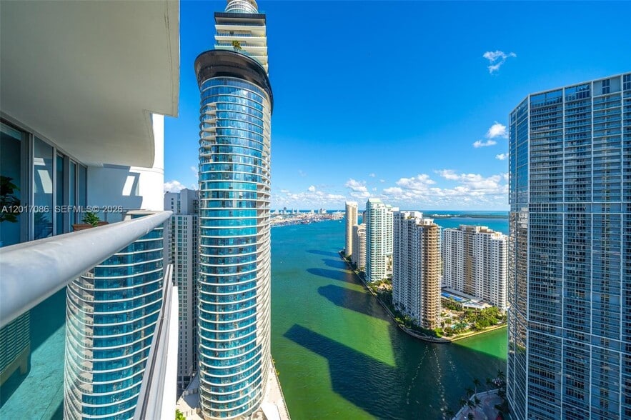 Building Photo - 200 Biscayne Boulevard Way