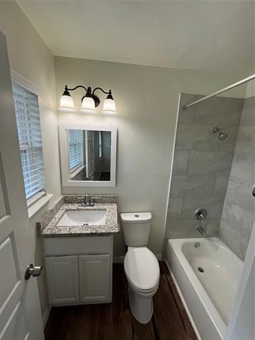 Building Photo - 2214 Mockingbird Ln