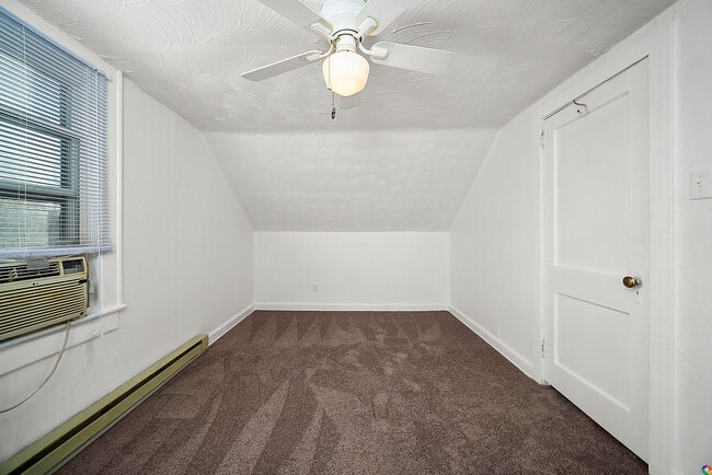 Building Photo - 1270 Old Buckroe Rd