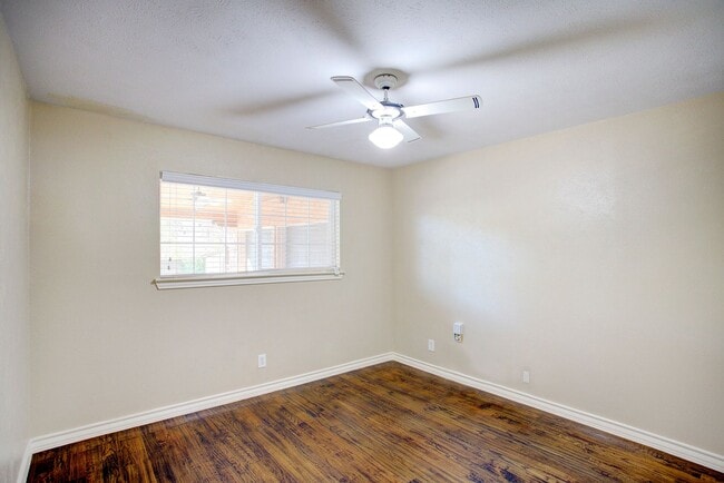 Building Photo - Available August 1st | 4 Bedroom Home with...