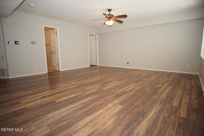 Building Photo - 10932 Acoma St