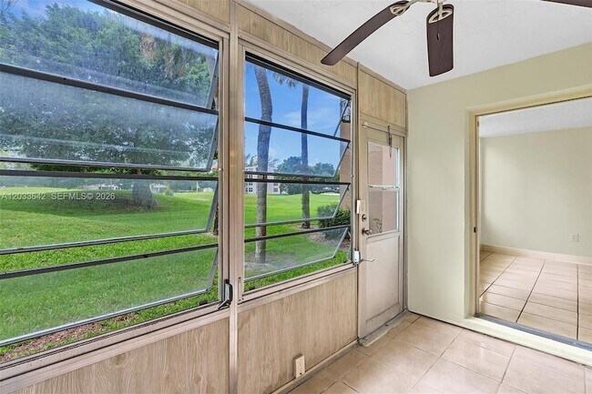 Building Photo - 9410 Tangerine Pl
