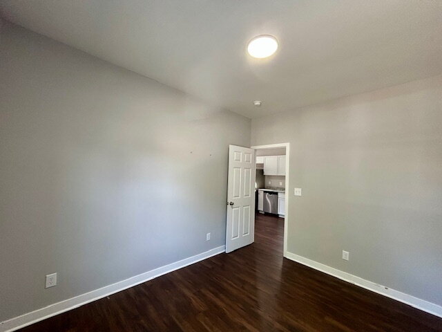 Building Photo - 3 Bedroom 2 Bath Duplex in the Heart of Indianapolis