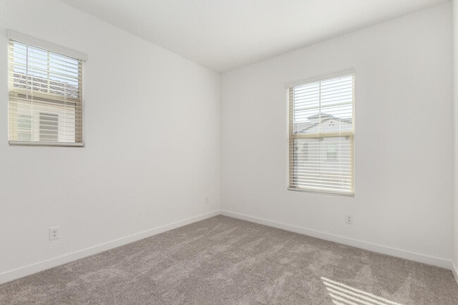 Building Photo - 4054 E Amoroso Dr