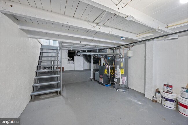 Building Photo - 1316 McHenry St