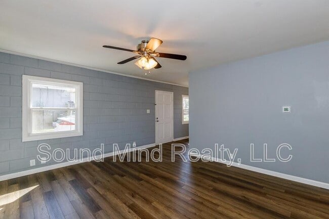 Building Photo - 717 Woodland Rd