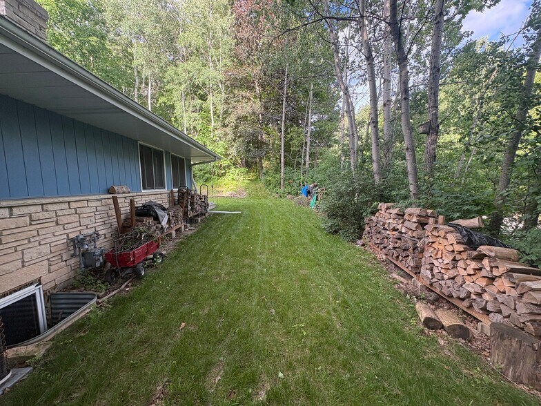 Building Photo - 3580 Slinger Rd