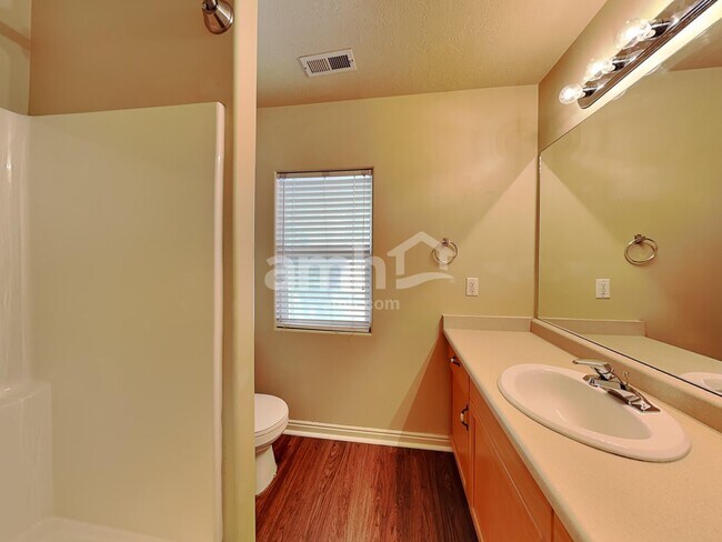 Building Photo - 858 N Wooden Ln