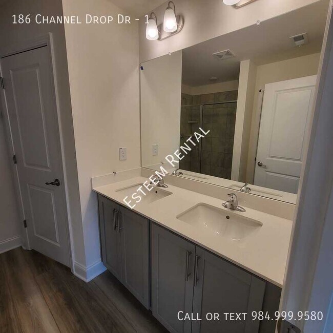 Building Photo - 186 Channel Drop Dr