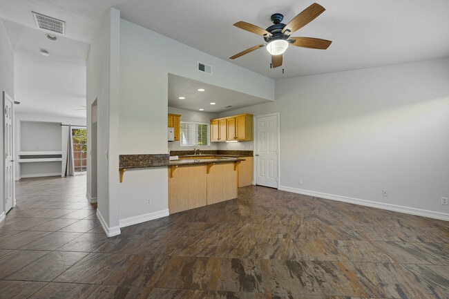 Building Photo - 51780 Avenida Velasco