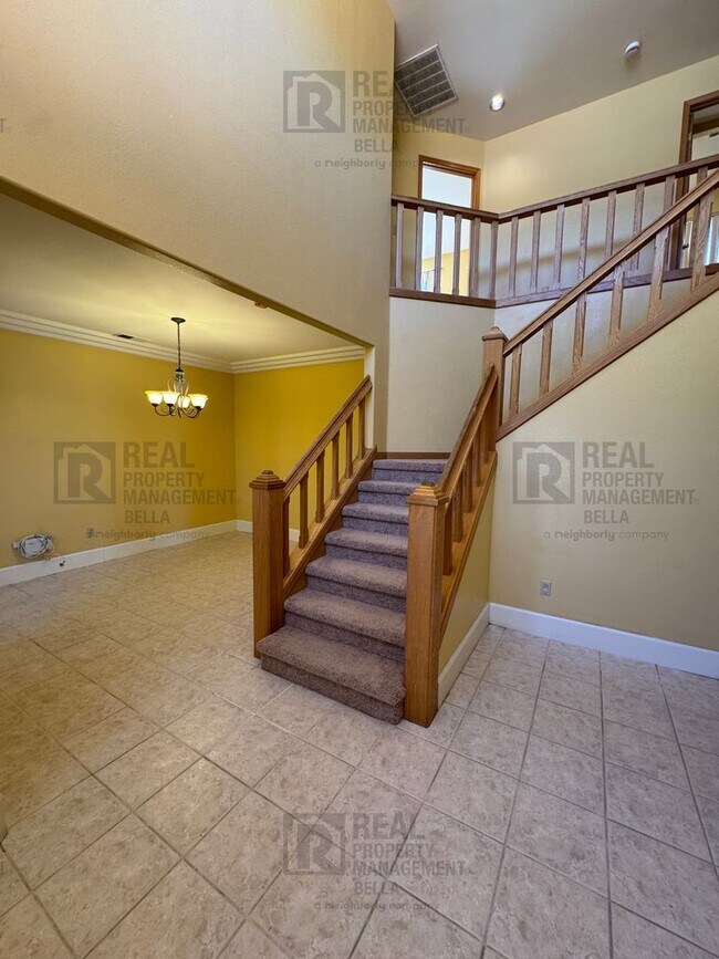 Building Photo - Waterfront Living in Canyon Lake!