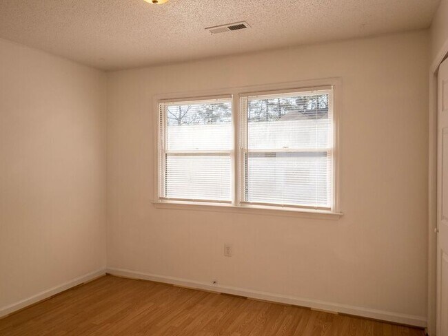 Building Photo - 20 Brookdale Rd