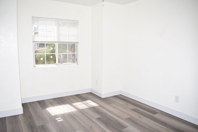 Building Photo - Charming 2-Story, 4 Bd 3 Ba Unit Near Downtown San Diego – 92113