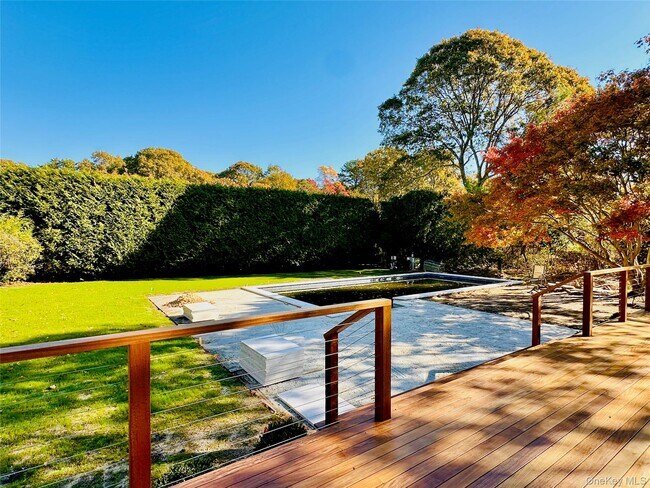 Building Photo - 10 Ginny Ln