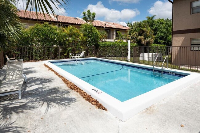 Building Photo - 10571 Royal Palm Blvd