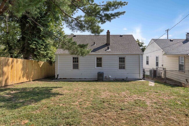 Building Photo - Benson Beauty!