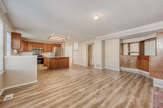 Building Photo - 8420 Ilex Dr