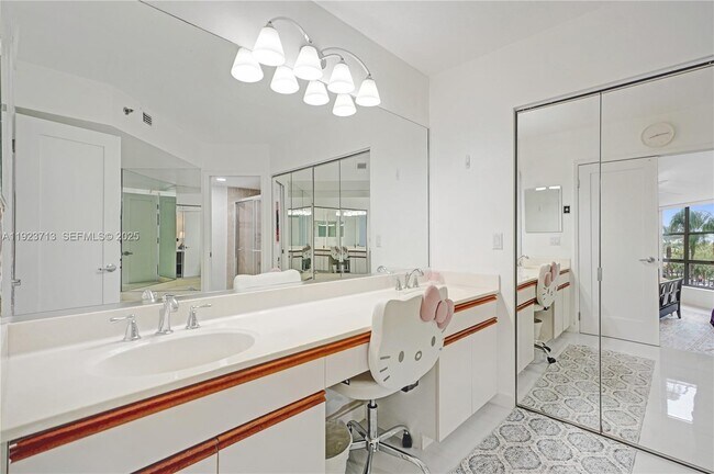 Building Photo - 3600 Mystic Pointe Dr