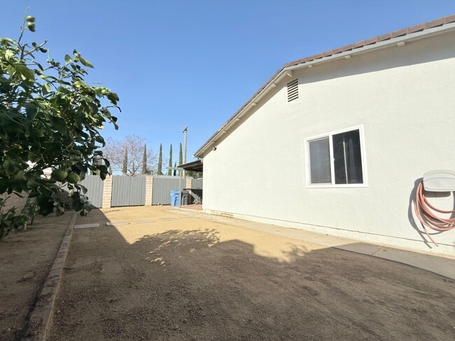 Building Photo - 5604 Bloomfield St