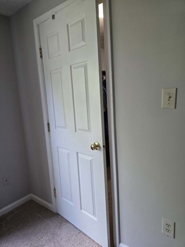Building Photo - 5586 Talbot Ct