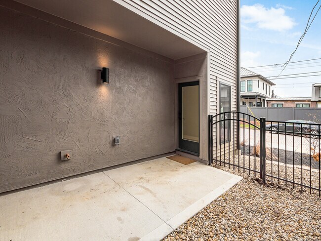 Building Photo - 418 Jackson St