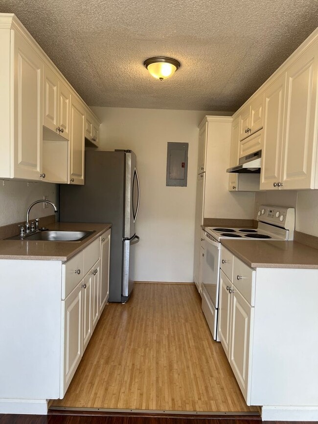 Building Photo - Charming Townhouse-2Bedrooms, 1Bathroom, 2...