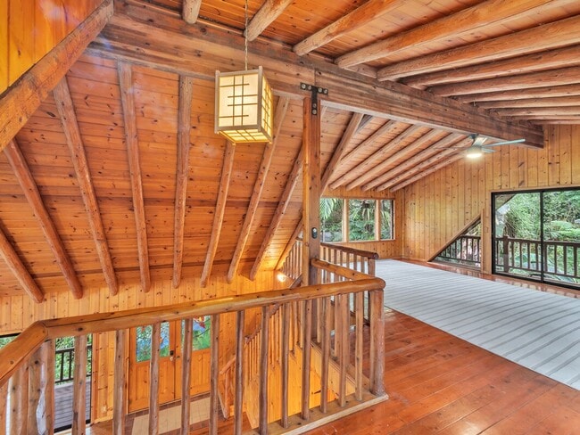 Building Photo - 3 bedrooms 2 bathroom with a large Loft fo...
