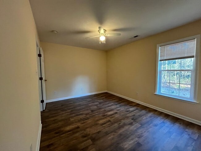 Building Photo - HALF OFF FIRST FULL MONTHS RENT!